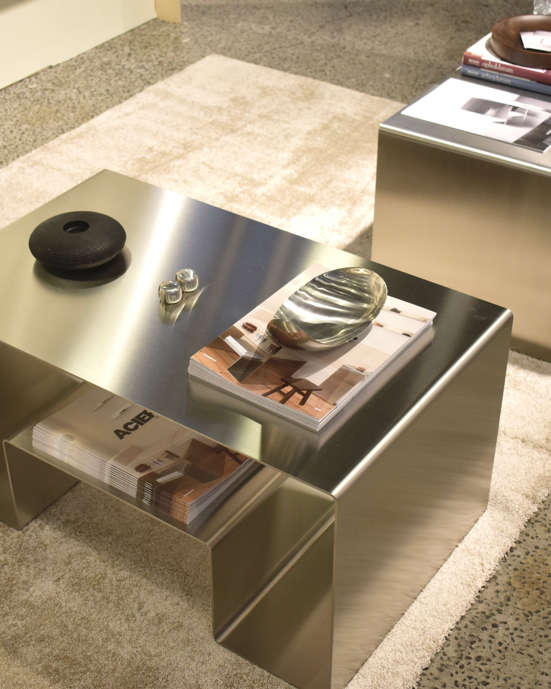 Uppsala - Stainless steel coffee table with integrated lower shelf