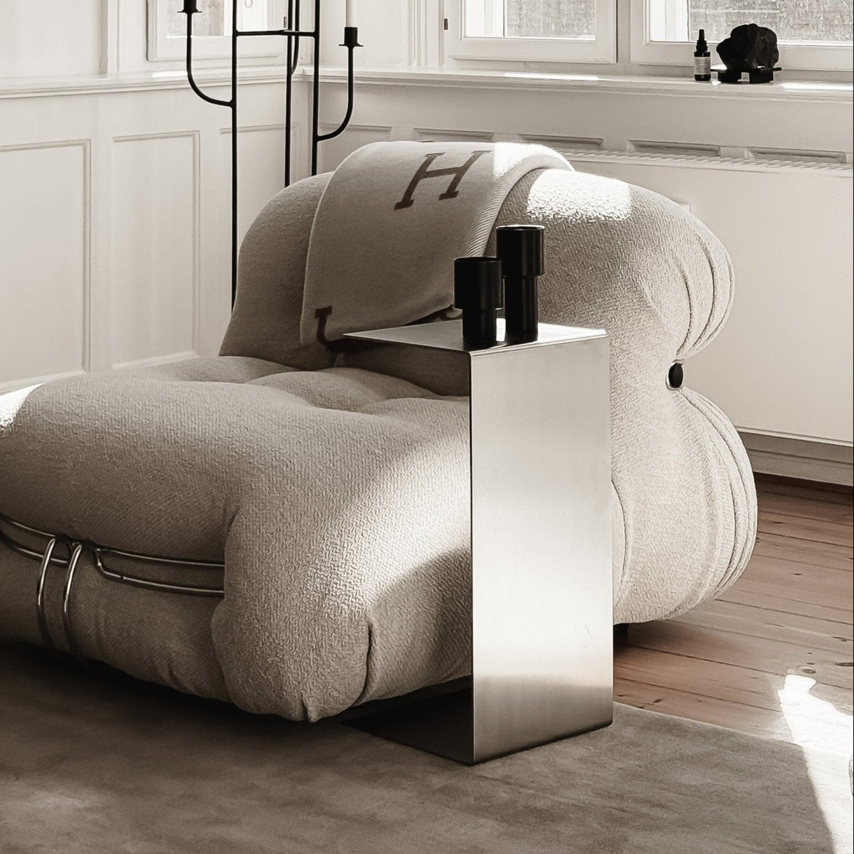 Pedestal OSLO in brushed stainless steel by Acier Studio